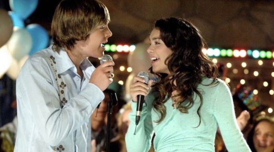 Zac Efron e Vanessa Hudgens sono Troy e Gabriella in High School Musical credits Disney Channel e Fred Hayes