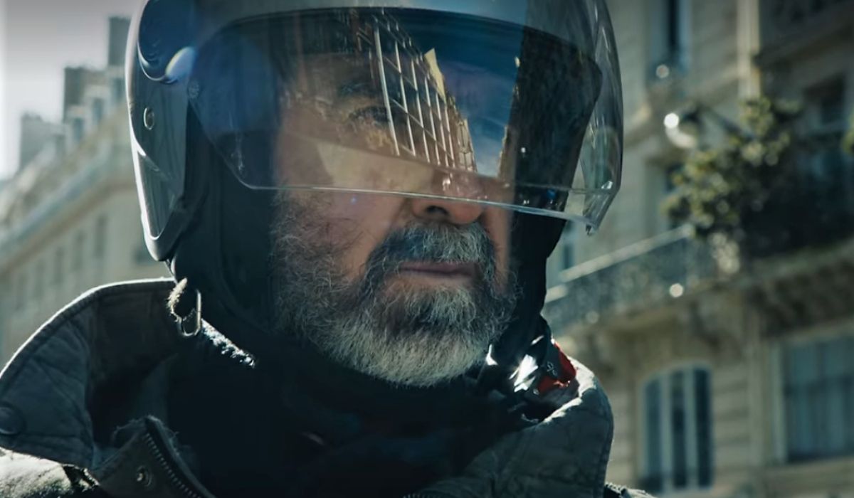 Éric Cantona interpreta Alain in Lavoro a mano armata serie tv Credits Netflix