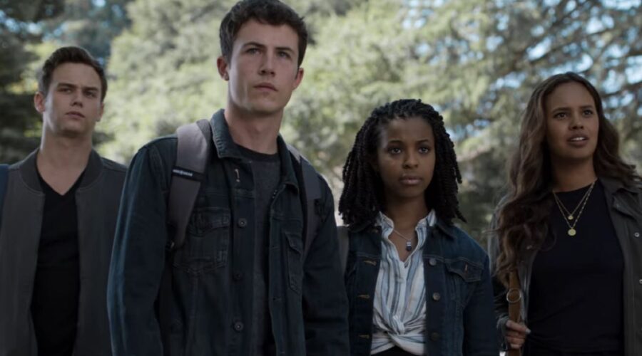 Brandon Flynn, Dylan Minnette, Grace Saif e Alisha Boe sono Justin, Clay, Ani e Jess in Tredici 4x01 Credits David Moir e Netflix © 2020