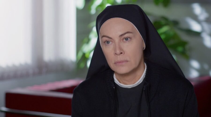 Che Dio Ci Aiuti 5 Suor Angela interpretata da Elena Sofia Ricci Credits RAI