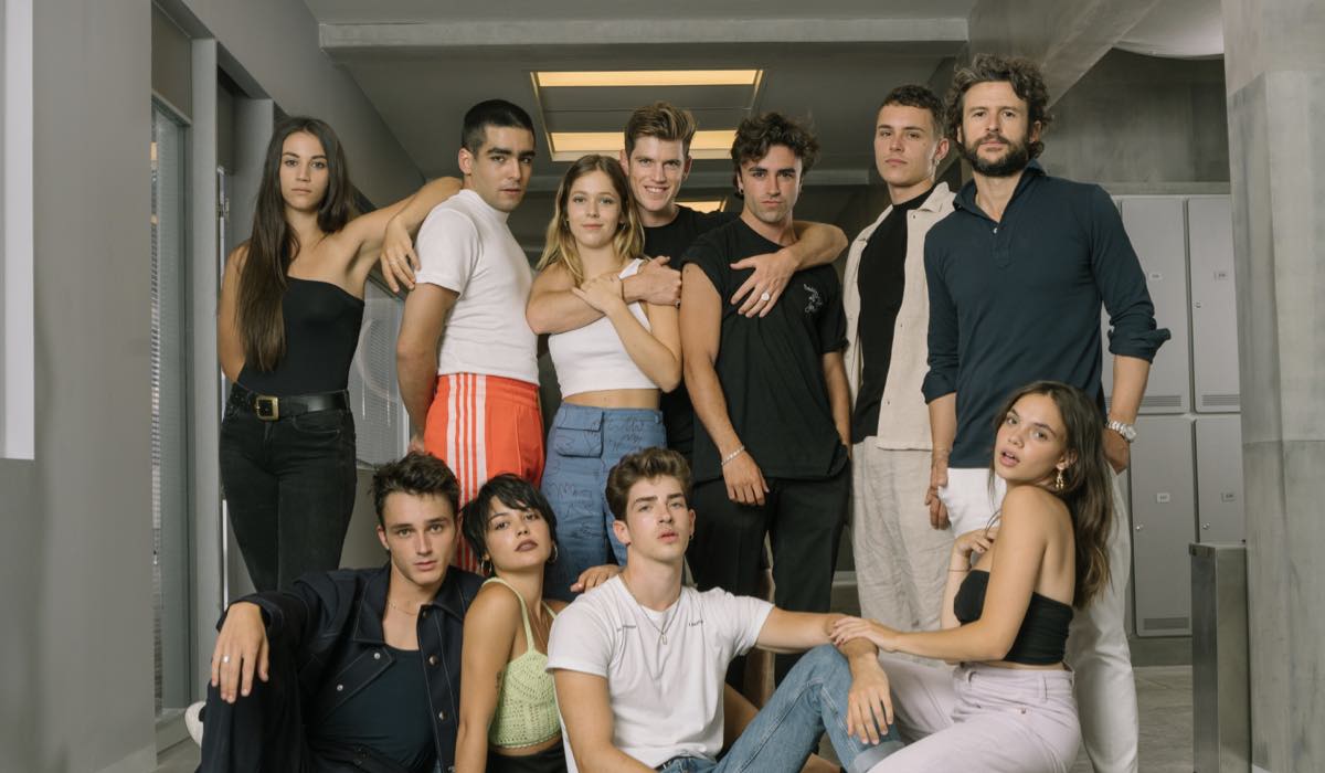 Claudia Salas, Omar Ayuso, Georgina Amoros, Miguel Bernardeau, Itzan Escamilla, Aron Piper, Diego Martin Gabriel, Pol Granch, Carla Diaz, Manu Rios e Martina Cariddi Elite 4 Credits Niete e Netflix