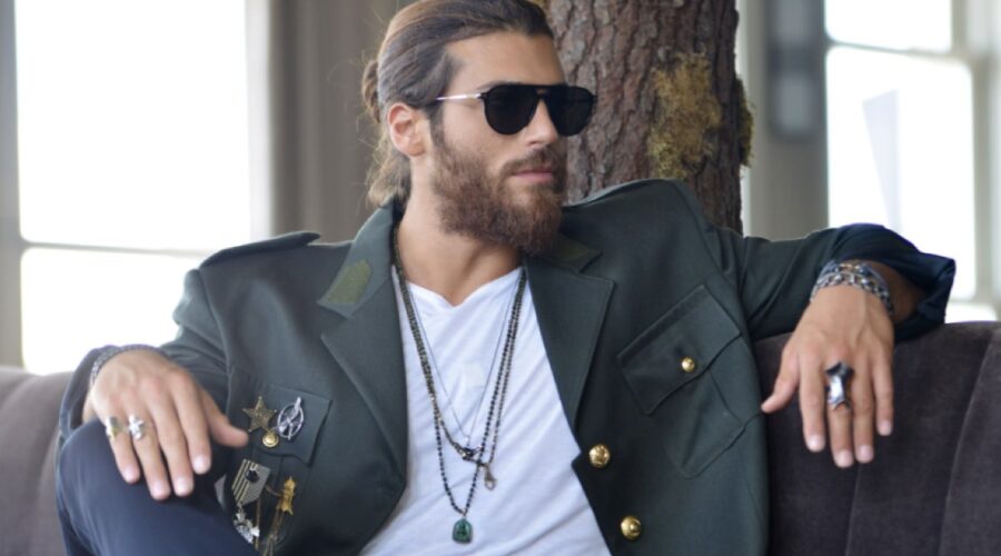 Daydreamer CAN YAMAN interpreta CAN DIVIT, qui nell'episodio 10 Credits MEDIASET e GLOBAL TELIF HAKLARI YAPIMCILIK TIC. A.S.