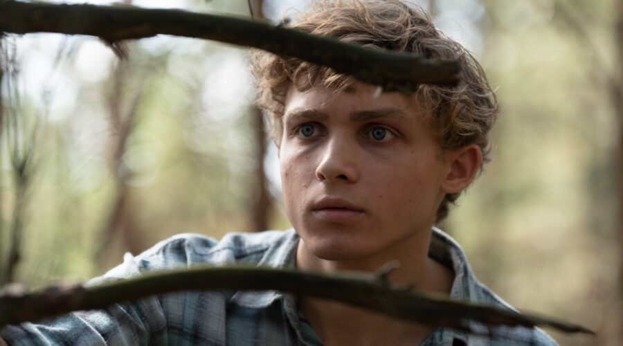 Hubert Miłkowski nei panni di Paweł in ”Estate Di Morte”. Credits: Krzysztof Wiktor/Netflix.