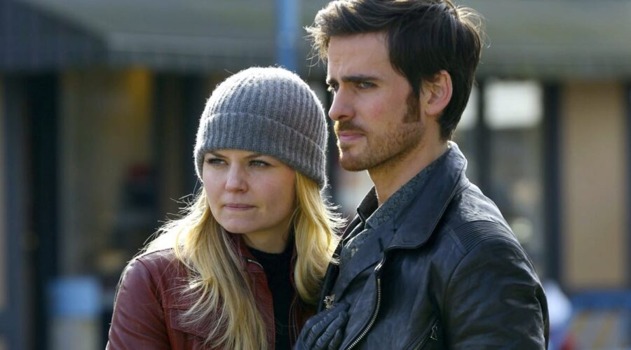 Jennifer Morrison e Colin O'Donoghue sono Emma Swan e Capitan Uncino in una scena di Once Upon A Time 4 Credits Rai4 e ABC