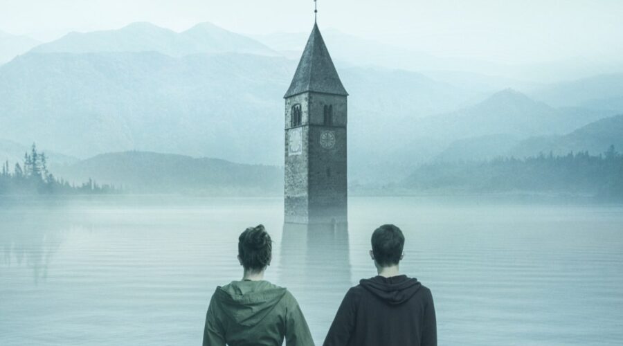 Key Art di Curon. Credits Netflix