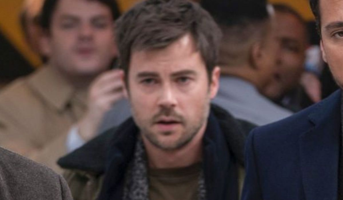 Matt Long è Zeke Manifest prima stagione Credits Warner e Mediaset