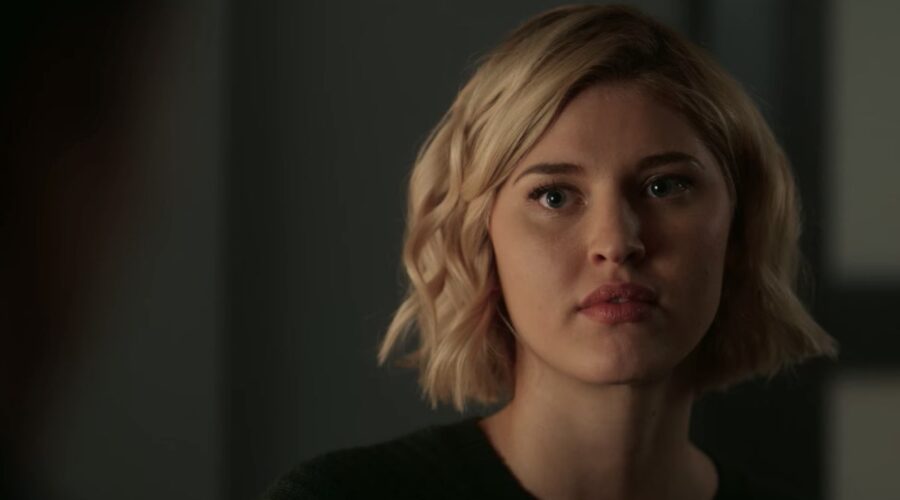 Sarah Grey in una scena di The Order 2. Credits Netflix