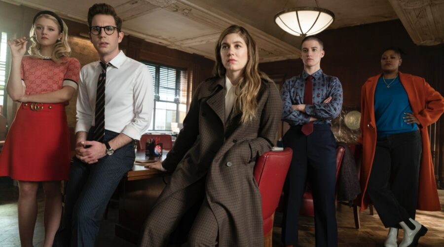 The Politician (L To R) Julia Schlaepfer è Alice Charles, Ben Platt è Payton Hobart, Laura Dreyfuss è Mcafee Westbrook, Theo Germaine è James Sullivan, e Rahne Jones è Skye Leighton nell'episodio 2 della seconda stagione di The Politician. Cr. Courtesy Of Netflix/netflix © 2020