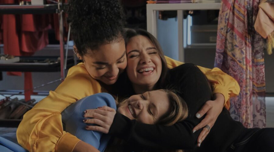 Da sinistra: Aisha Dee, Katie Stevens e Meghann Fahy nei panni di Kat, Jane e Sutton in The Bold Type. Credits: Freeform via Mediaset.