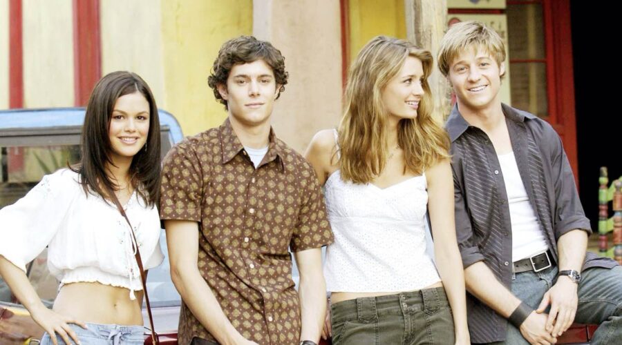 Rachel Bilson, Adam Brody, Mischa Barton E Benjamin Mckenzie Nella Stagione 1 Di The OC. Credits: © WB/Courtesy: Everett Collection