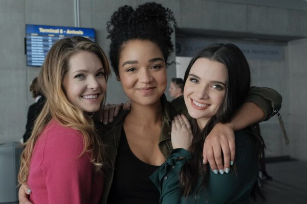 Da sinistra: Meghann Fahy, Aisha Dee e Katie nei panni di Sutton, Kate e Jane in The Bold Type. Credits: Freeform via Mediaset.