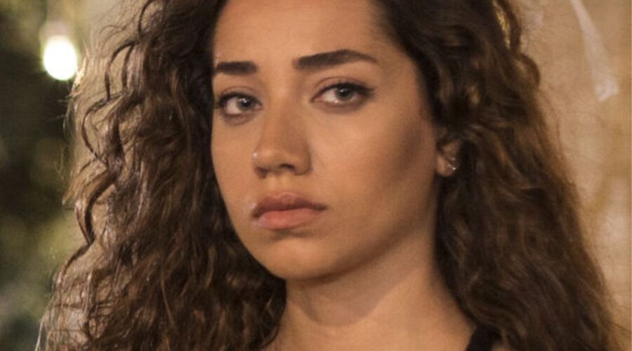 Azra in Come Sorelle soap turca Credits Mediaset