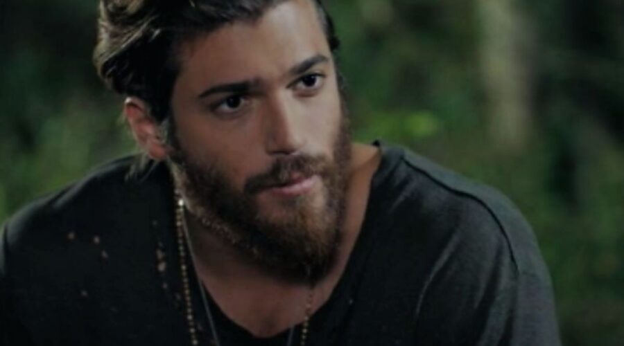 Can Yaman è Can Divit in Daydreamer qui nella puntata 16, Credits Mediaset