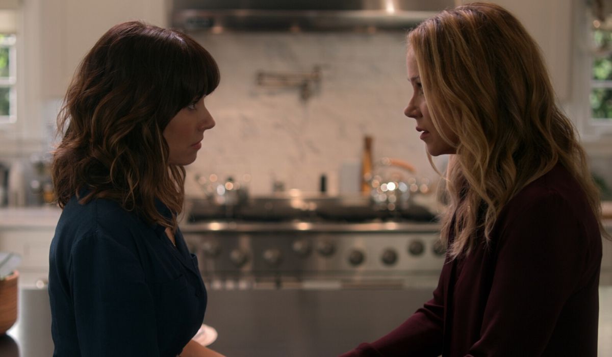 Christina Applegate e Linda Cardellini in Amiche per la morte 2 stagione Credits Netflix