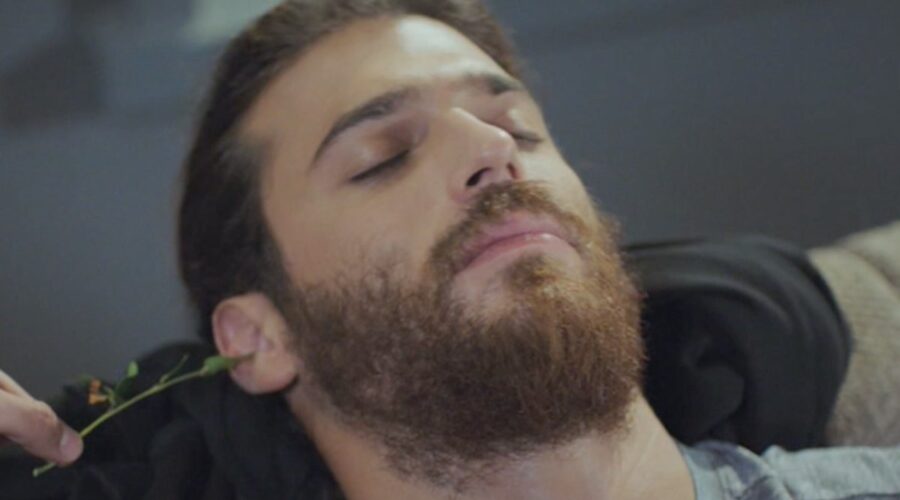 Daydreamer Can interpretato da Can Yaman sogna Sanem nella puntata 21 Credits Mediaset