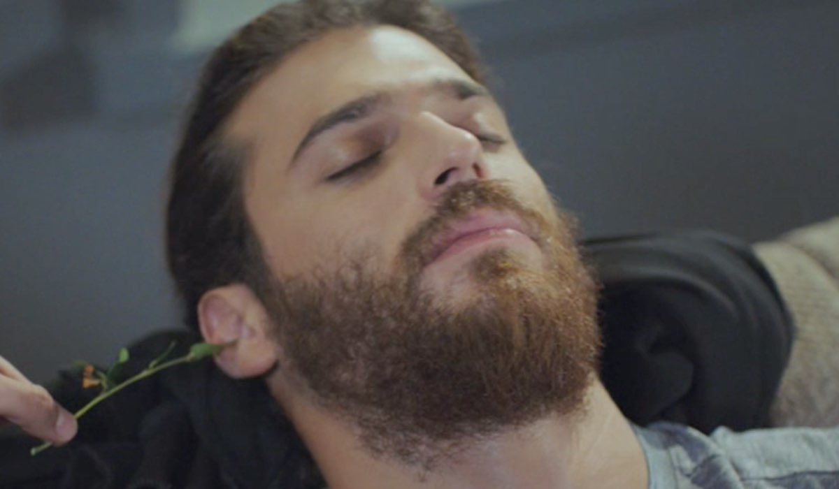 Daydreamer Can interpretato da Can Yaman sogna Sanem nella puntata 21 Credits Mediaset