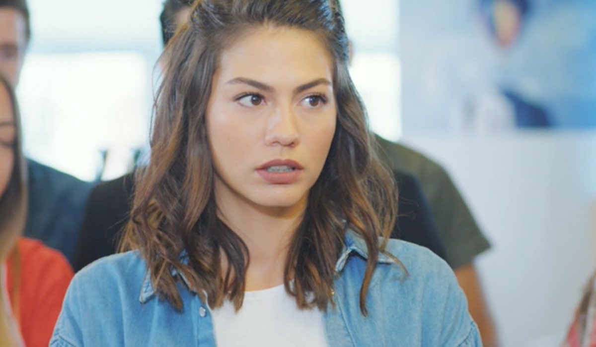 Daydreamer Sanem interpretata da Demet Özdemir, qui nella puntata 37 Credits Mediaset