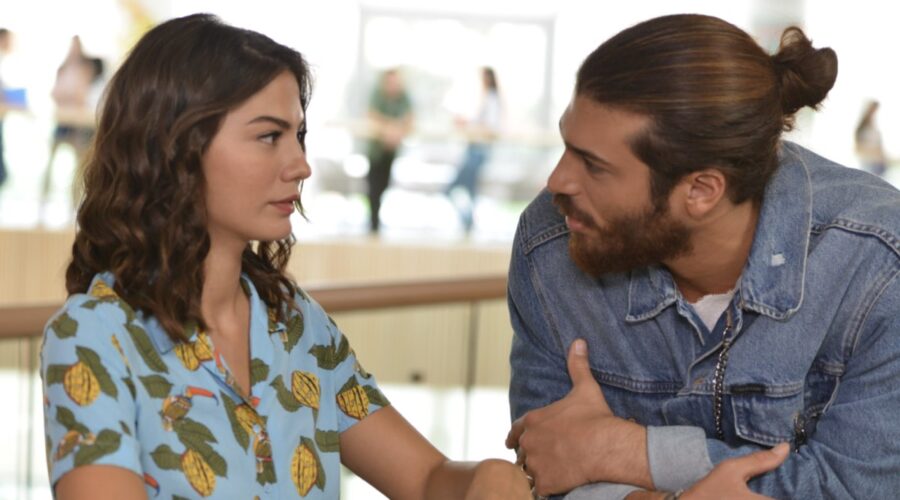 Daydreamer, qui una scena DEMET ÖZDEMIR che interpreta SANEM, CAN YAMAN che interpreta CAN DIVIT Credits MEDIASET e GLOBAL TELIF HAKLARI YAPIMCILIK TIC. A.S.