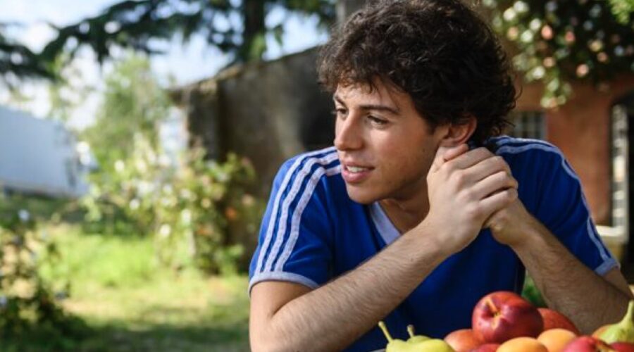 Francesco Centorame in una scena de Gli anni più belli foto Credits Andrea Miconi