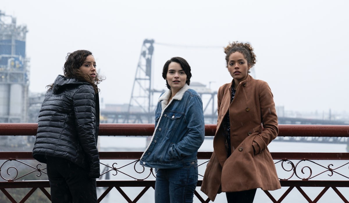 Kiana Madeira, Brianna Hildebrand e Quintessa Swindell. Credits Allyson Riggs/Netflix