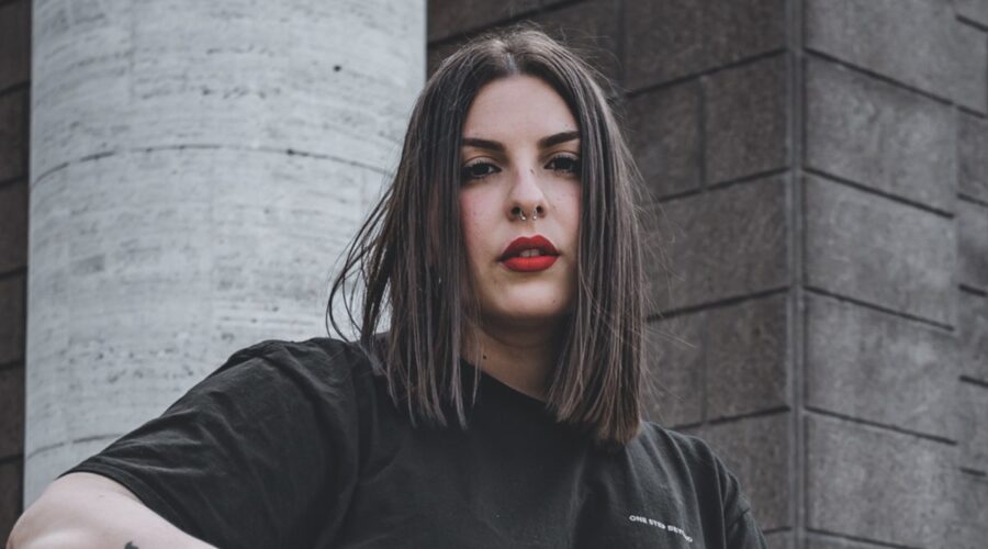 Martina Lelio interpreta Federica in SKAM Italia, qui in un posato Credits sban photography