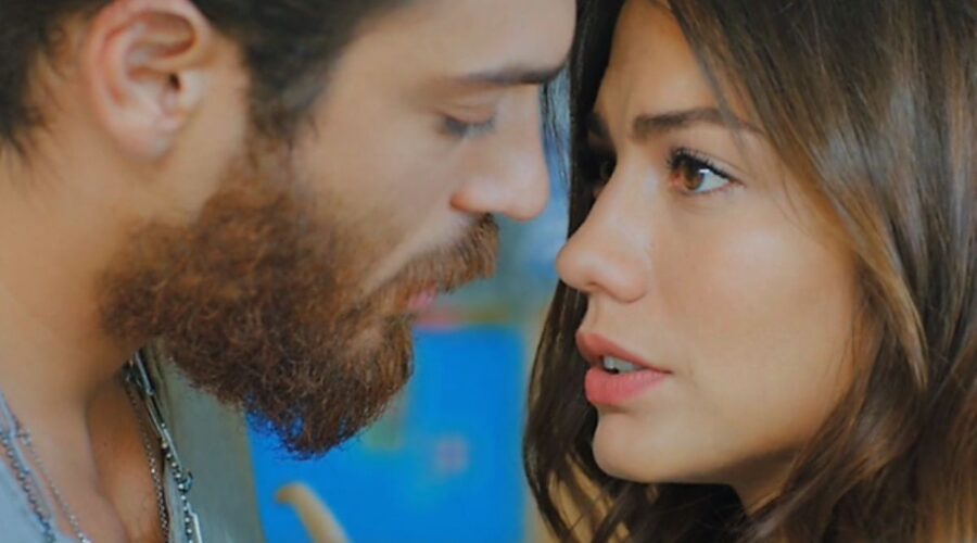 Quasi bacio tra Can e Sanem in Daydreamer episodio 17 Credits Mediaset