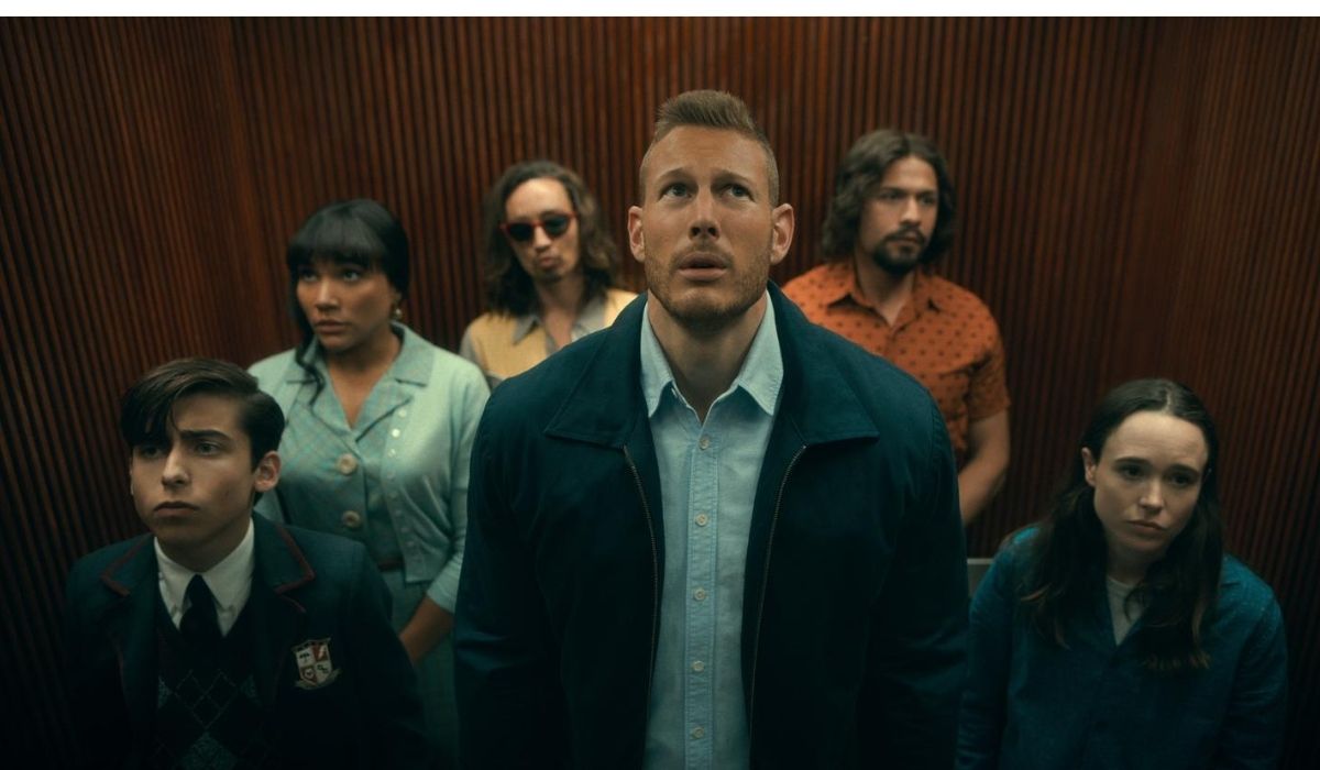 Da sinistra a destra: Aidan Gallagher (Numero Cinque), Emmy Raver-lampman (Allison), Robert Sheehan (Klaus), Tom Hopper (Luther), David Castañeda (Diego) e Elliot Page (Vanya) nella stagione 2 di The Umbrella Academy Credits Courtesy Of Netflix/Netflix © 2020