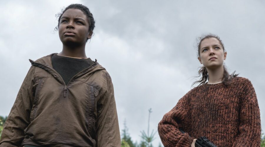 Da sinistra a destra: Yasmin Monet Prince e Esmé Creed-Miles in una scena di Hanna 2. Credits Chris Raphael Amazon Prime Video