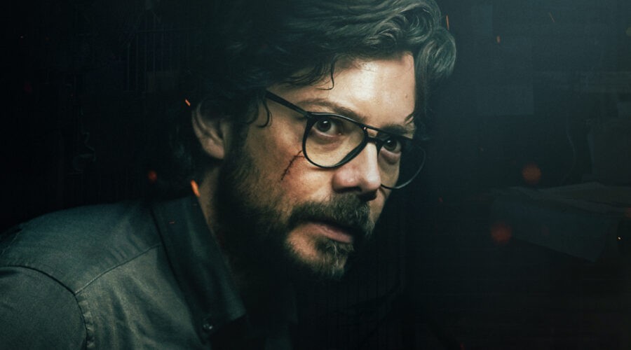 Álvaro Morte (Il Professore) nel poster del personaggio de La casa di carta 5 stagione. Credits: Netflix