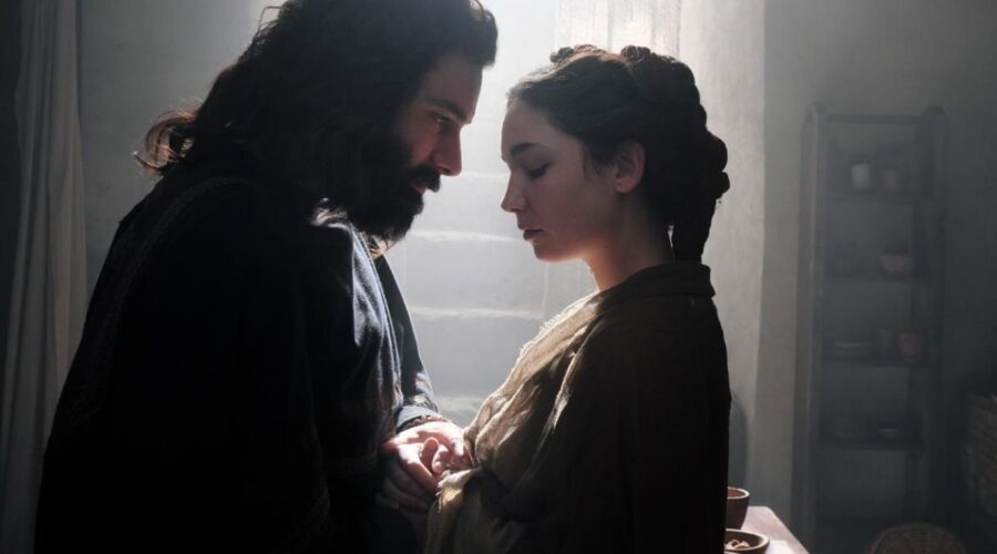 Aidan Turner e Matilde De Angelis in Leonardo serie tv, Credits Lux Vide e Rai Fiction