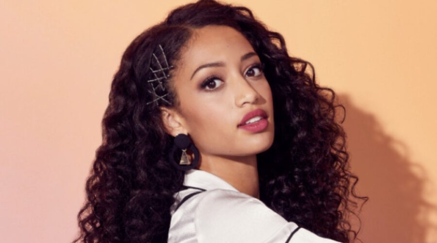 All American SAMANTHA LOGAN interpreta OLIVIA BAKER Credits Warner e Mediaset