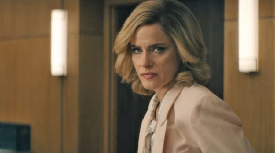 Amanda Peet in una scena del trailer di Dirty John 2 Credits Netflix