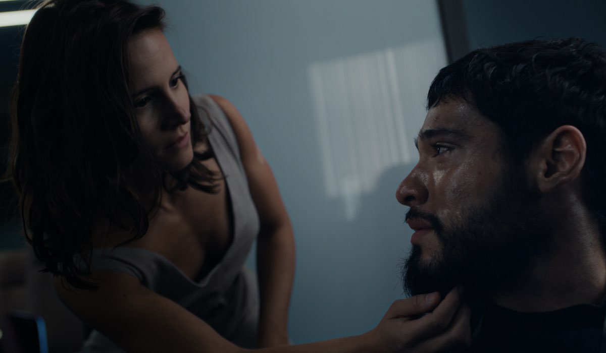 Bianca Comparato e Bruno Fagundes sono Michele e André in una scena di 3%. Credits: Courtesy of Netflix