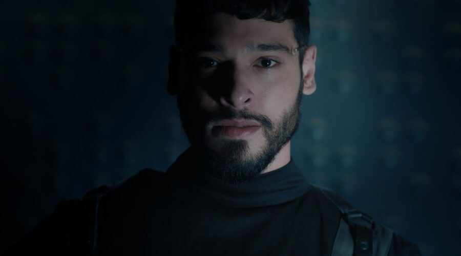 Bruno Fagundes nei panni di André in una scena di 3%. Credits: Courtesy of Netflix