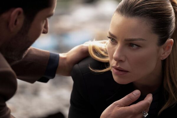 Chloe Decker e Lucifer Morningstar in Lucifer 5 stagione, Credits John P. Fleenor e Netflix