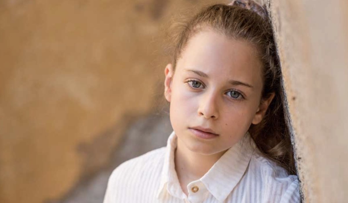 Giulia Patrignani è Serena Conti ne Il Paradiso delle Signore 5, qui in un posato Credits Ph. Sonia Ursini Photographer