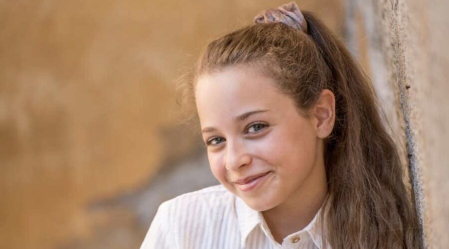 Giulia Patrignani interpreta Serena Conti ne Il Paradiso delle Signore 5, qui in un posato Credits Ph. Sonia Ursini Photographer