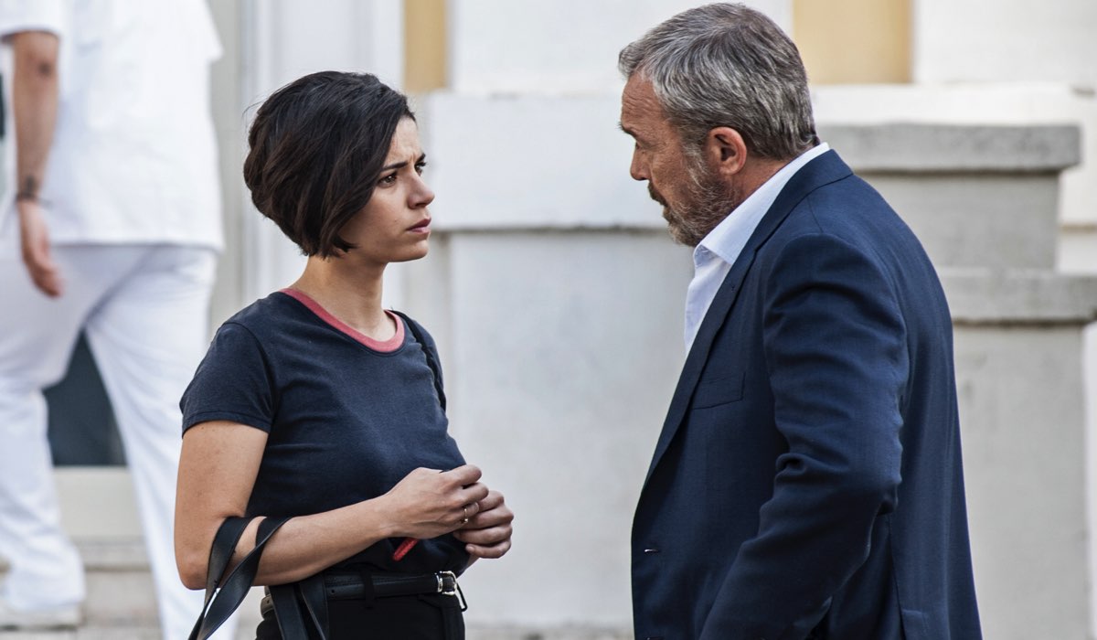 Nero a metà 2 Alba e Carlo interpretati da Rosa Diletta Rossi e Claudio Amendola Credits RAI