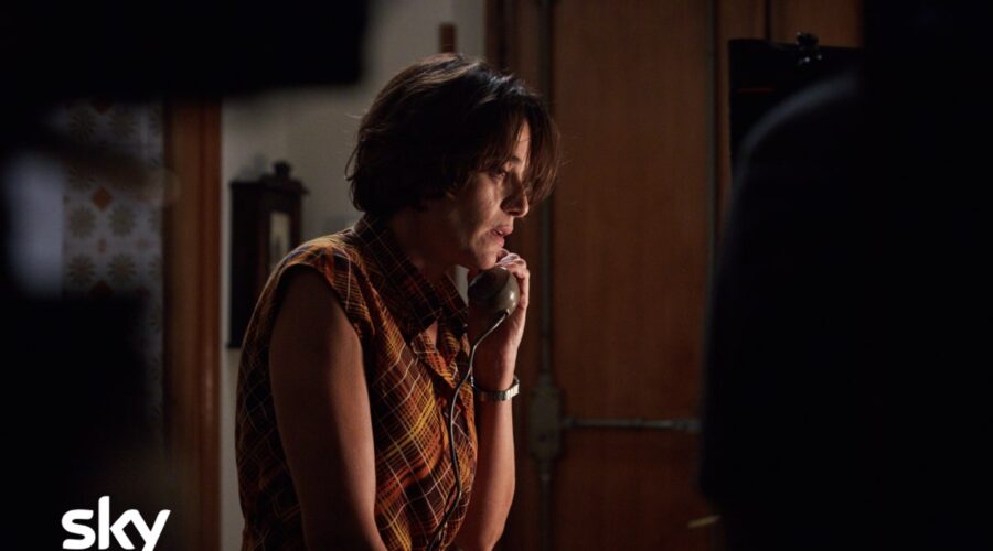 Anna Foglietta (Franca Rampi) in una scena di “Alfredino - Una storia italiana”. Credits: Lucia Iuorio/SKY.