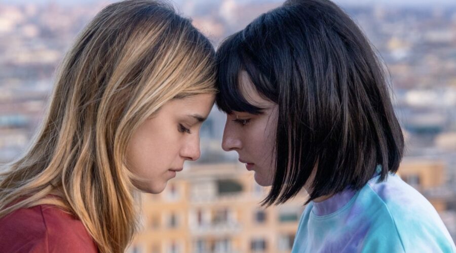 Benedetta Porcaroli e Alice Pagani sono Chiara e Ludovica nel sesto episodio della terza stagione di Baby. Credits: Netflix.