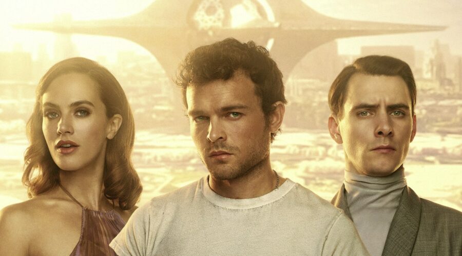 Da sinistra: Jessica Brown-Findlay, Alden Ehrenreich e Harry Lloyd nel poster di Brave New World. Credits: UCP via Starzplay.