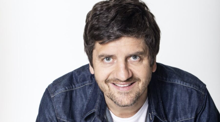 Fabio De Luigi, protagonista di Ridatemi Mia Moglie. Credits: Sky Italia