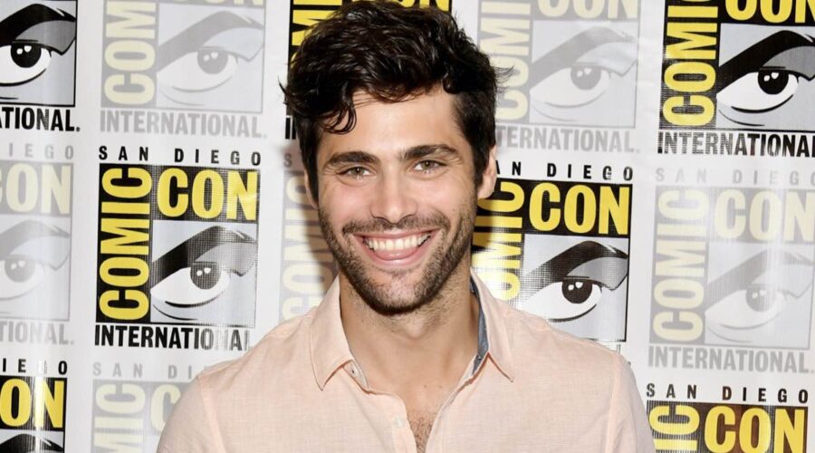 Matthew Daddario al Freeform press line al Comic-Con 2017 credits foto di Dia Dipasupil e Getty Images
