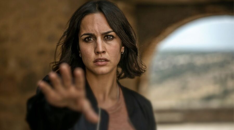 Megan Montaner è Elena in 30 Coins serie HBO Europe, Credits Manolo Pavon