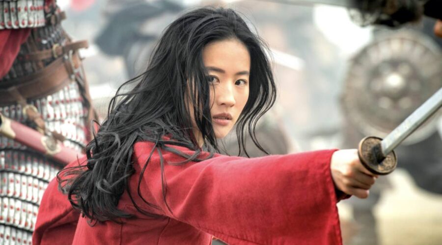 regalare disney plus Yifei Liu nel ruolo di Mulan nel film Disney Mulan Credits Walt Disney Company Italia e Disney+