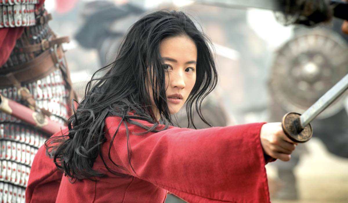 Yifei Liu nel ruolo di Mulan nel film Disney Mulan Credits Walt Disney Company Italia e Disney+