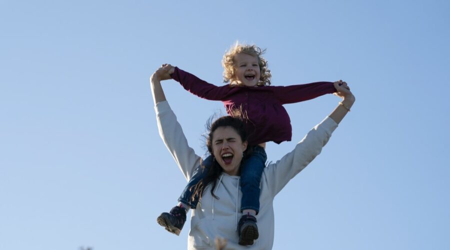 Margaret Qualley e Rylea Nevaeh Whittet In Maid Credits: Ricardo Hubbs/Netflix