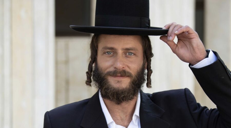 Michael Aloni In Una Scena Di Shtisel Credits: Netflix