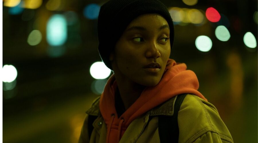 Caitlin nell'episodio 8 di We Are Who We Are Credits Yannis Drakoulidis e SKY