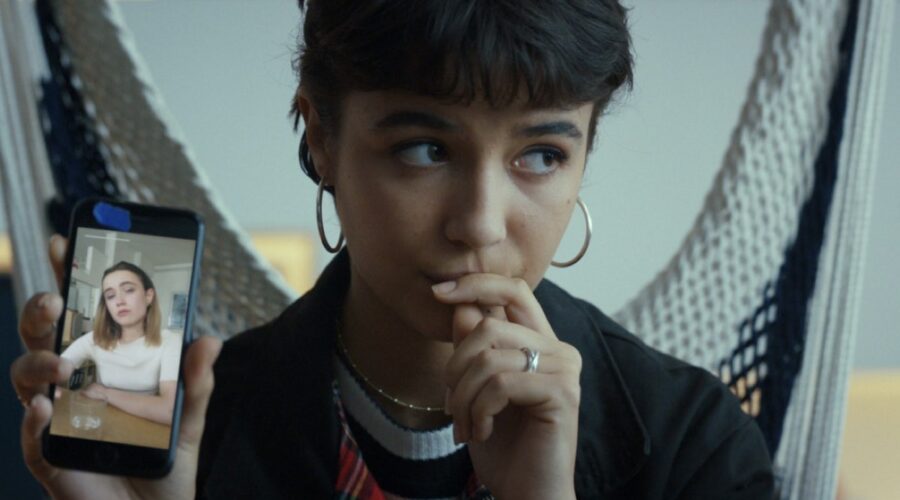 Carmen Kassovitz (Alma) in una scena di Stalk. Credits: RaiPlay/Slash.